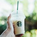 「スタバでフラペチーノを買うのは何のため?」、無理してテンションを上げる現代人。哲学者が考える”常時接続の世界”「しんどさ」の正体